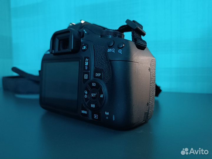 Фотокамера Canon EOS 2000D