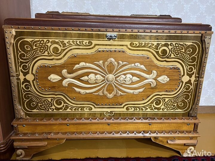 Сундук деревянный