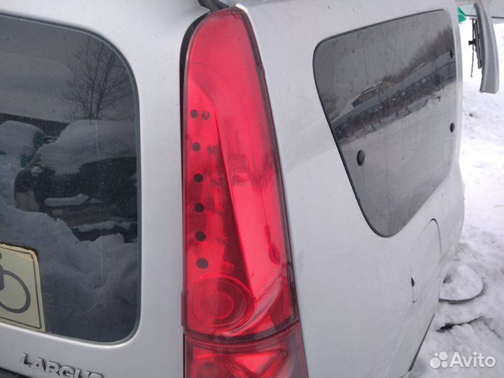 Фонарь правый LADA Largus 2013