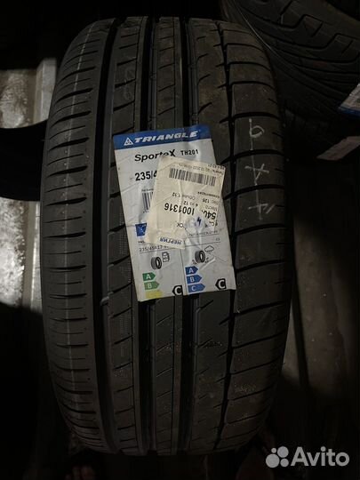 Triangle Sports TH201 235/45 R17