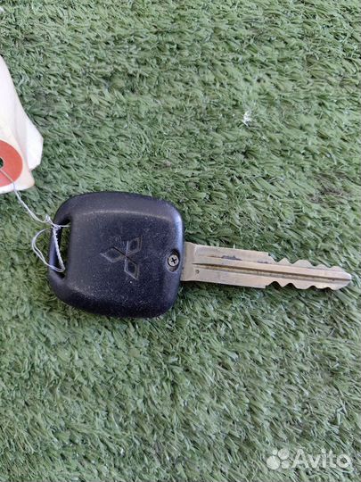 Ключ зажигания Mitsubishi Pajero 3 2003 год