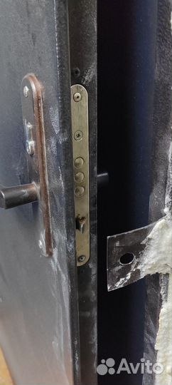 Дверь входная металлическая правая бу