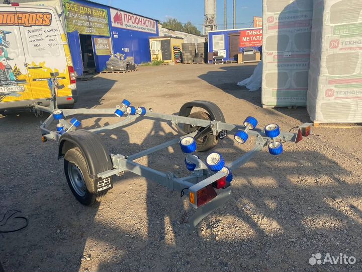 Прицеп на роликах для алюминиевых лодок и катеров