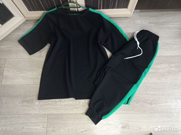 Спортивный костюм с футболкой оверсайз новый