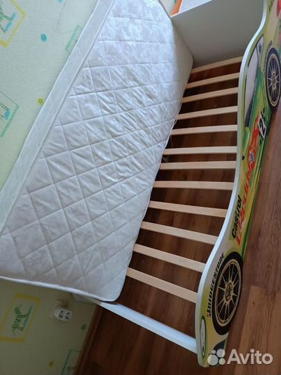 Детская кровать машина бу с матрасом 2шт