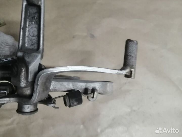 Продам лапку тормоза на Honda VFR 750 1996