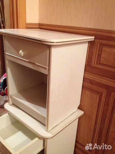 Тумба прикроватная