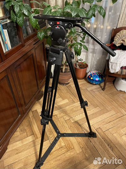 Штатив Manfrotto 500MVB и голова 510 и аксессуары