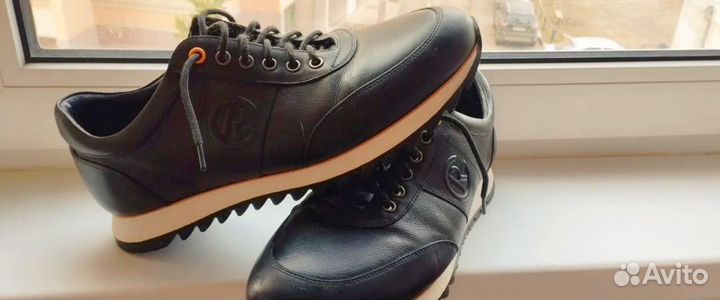 Кожаные кроссовки