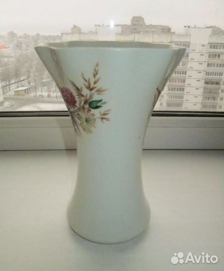 Фарфор. ваза цветы з-д песочное, h -19,5 см, СССР