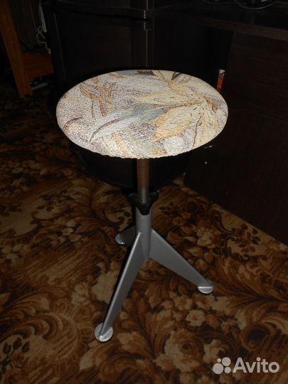 Стул для пианино винтовой