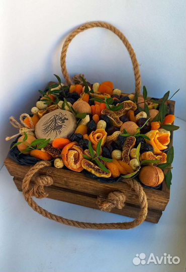Букеты съедобные из орехов,сухофруктов,фруктов итд