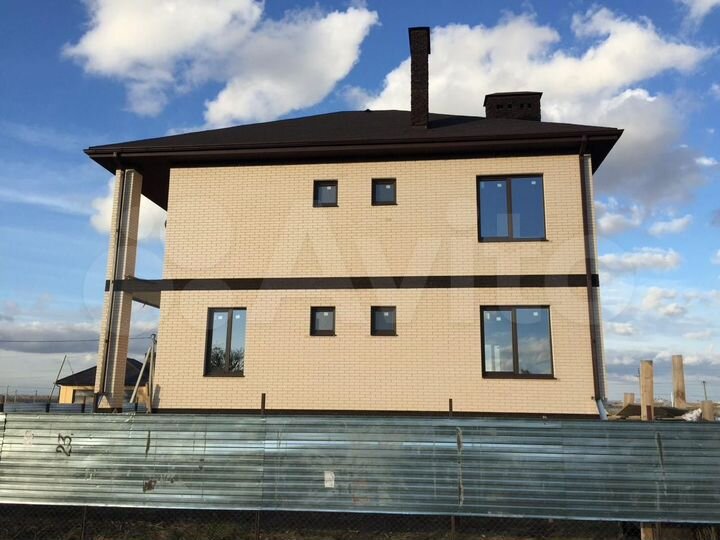 Дом 298,8 м² на участке 6 сот.