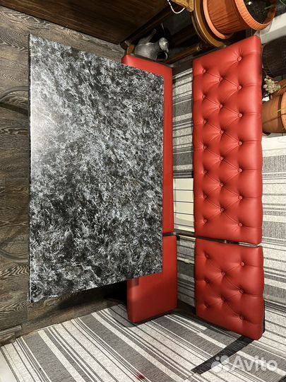 Кухонный уголок со столом