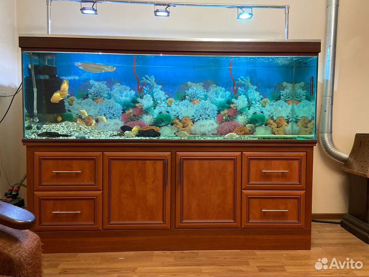 Аквариум с тумбой