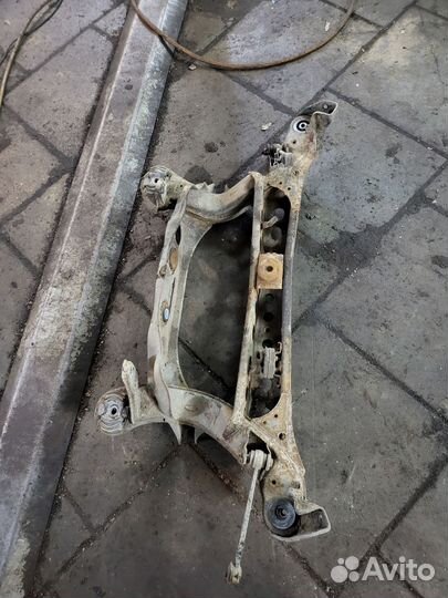 Задний подрамник mercedes w210
