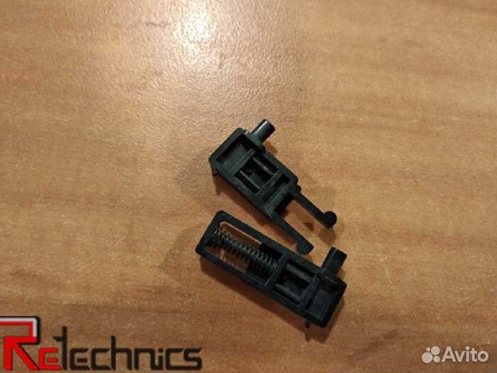 Защёлка акб ноутбука Toshiba Satellite A200-1M8