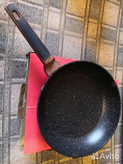 Сковорода Eurostek 28 см новая