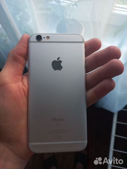 Телефон iPhone 6s