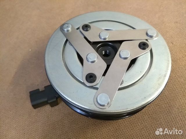 Шкив компрессора Ford Kuga CBS