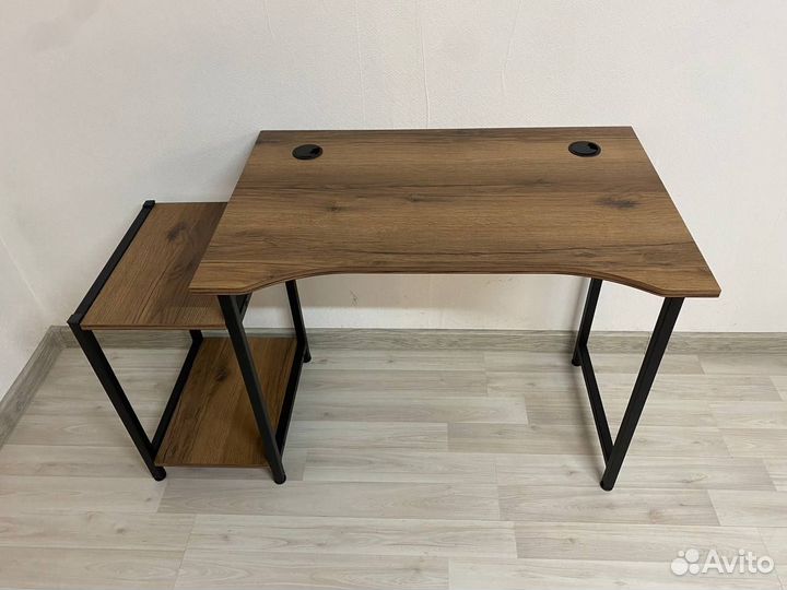 Письменный стол / Компьютерный стол