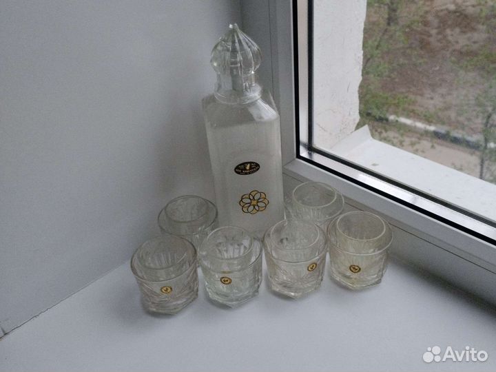 Графин с рюмками