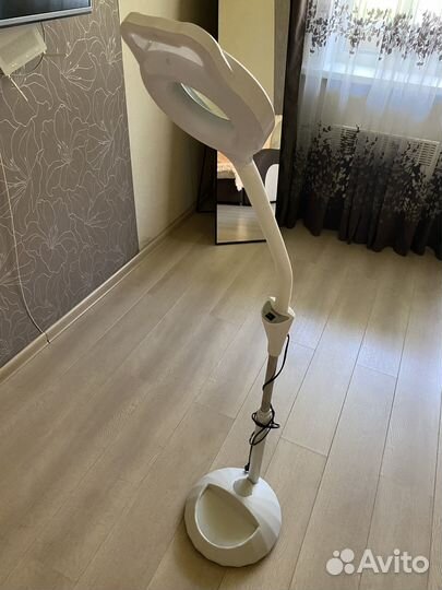 Лампа-лупа косметологическая