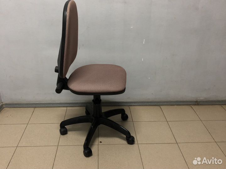 Офисное кресло