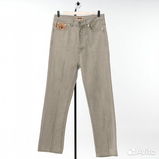 Серые джинсы