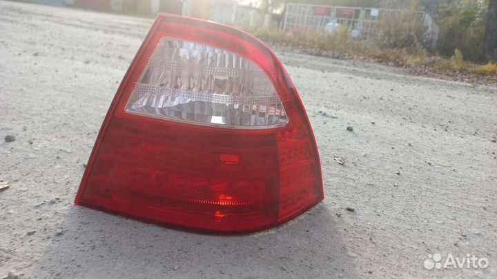 Задний стоп сигнал Toyota Corolla