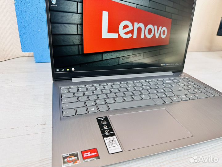 Ноутбук на ryzen 3 5300u 8gb ips