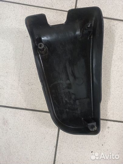 Правая крышка под сиденьем Kawasaki Vulcan VN1500