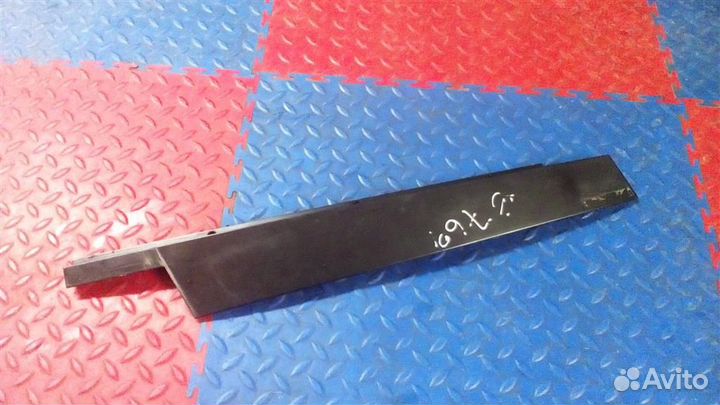 Накладка центральной стойки двери передней левой