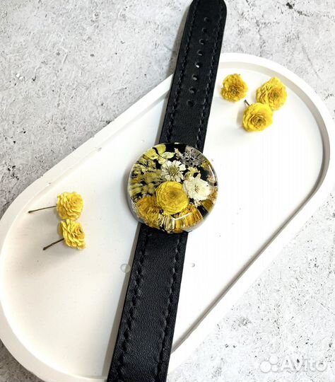 Браслет из эпоксидной смолы с цветами