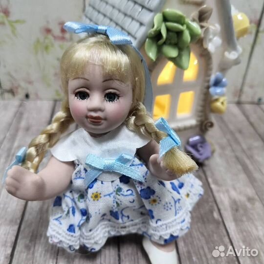 Куклы фарфоровые