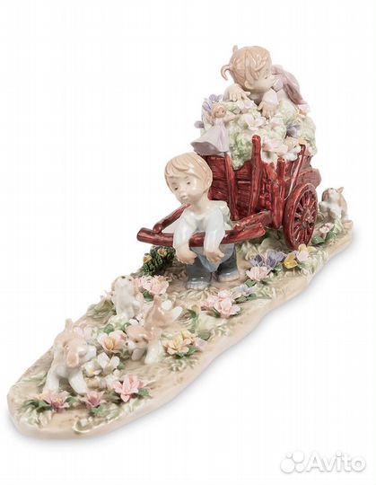 Фарфоровая статуэтка Pavone