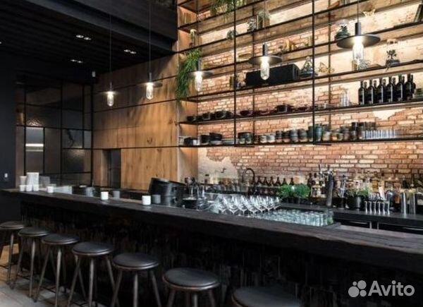 Бар в центре города на первой линии