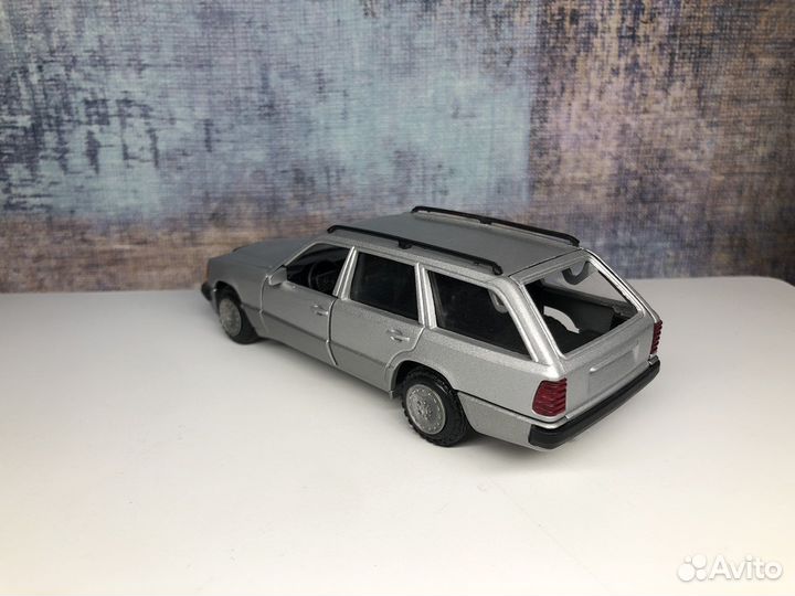 Conrad 1/35 Mercedes-Benz W124 4matic