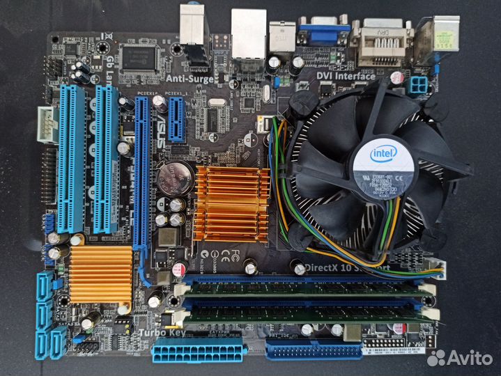 Материнская плата с процессором и памятью