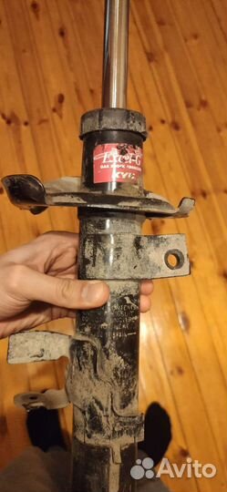 Амортизатор левый kyb каяба ford focus 3