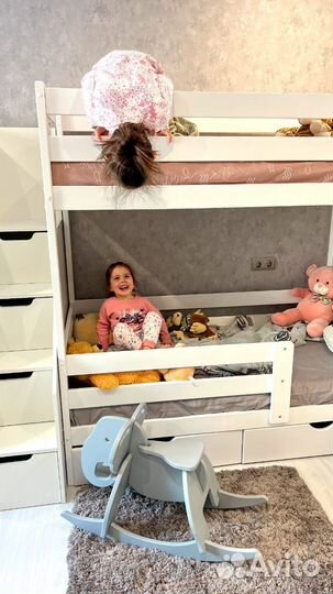 Двухъярусная детская кровать домик с лестницей