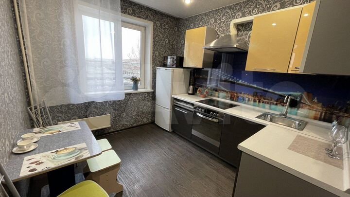 2-к. квартира, 54 м², 3/10 эт.