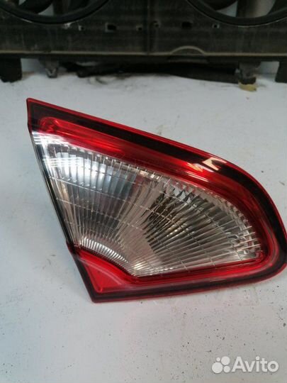 Фонарь задний внутренний левый Nissan Qashqai+2
