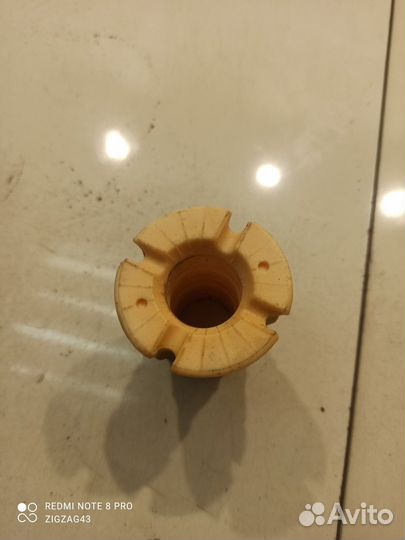 Отбойник переднего амортизатора левый