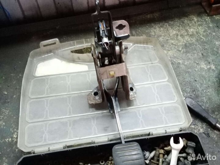 Педаль сцепления Рено логан 2