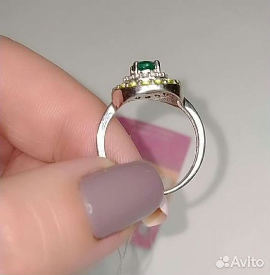 Серебряное кольцо с зелёным агатом и перидотами 18