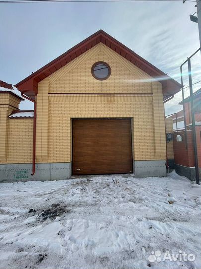 Секционные ворота