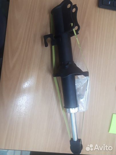 Амортизатор перед правый mazda demio 98