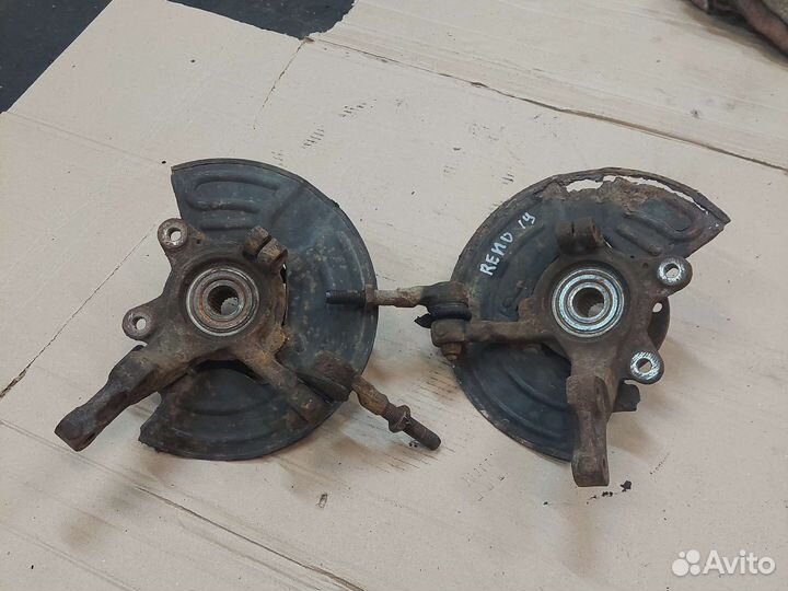 Поворотный кулак передний левый Renault 19 95-01