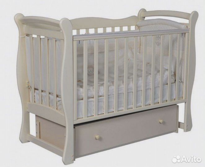 Детская кроватка с маятником и ящиком